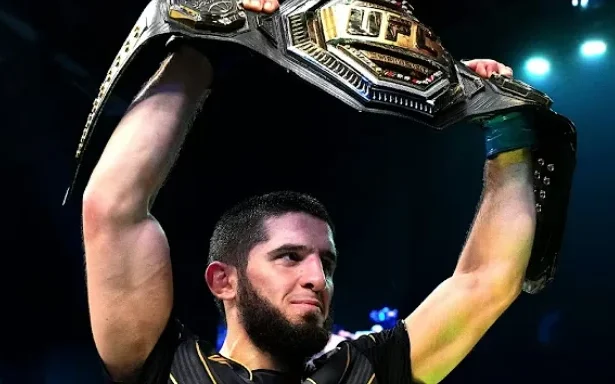 Islam Makhachev Fires a Friendly Jab at Daniel Cormier with Four Words, And the MMA World Can’t Stop Laughing
