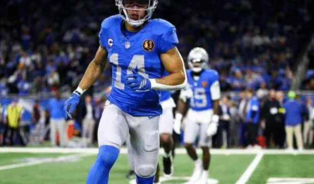 A Tough Blow on Thanksgiving: Amon-Ra St. Brown Exits Lions–Packers Game with Ankle Injury